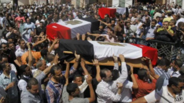 Qahirədə etirazçılar basdırılır