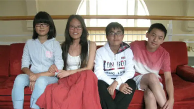 International House夏令營師生（左起）尹寧真、帶隊老師盧雲、王如一、任柏溪。（攝影：子川）