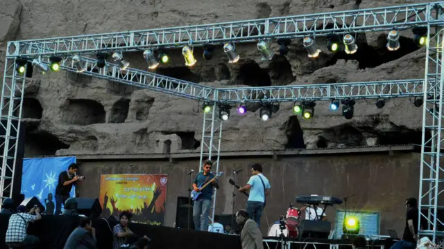 آوازخوانان افغان در این جشن، اجرای انفرادی و گروهی داشتند.