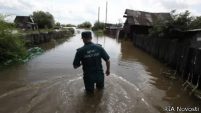 В МЧС заявили, что могут принудительно эвакуировать жителей острова Большой Уссурийский 