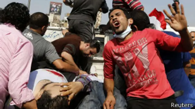 穆斯林兄弟會的支持者16日周五祈禱後再度上街抗議