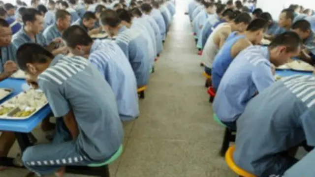 د بشري حقونو ډلې وايي په چین کې هر کال په زرګونه کسان عدامېږي.