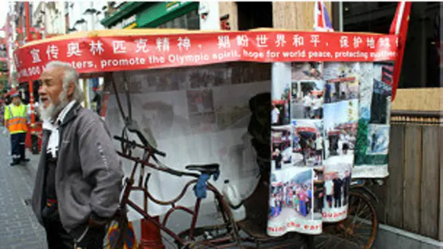 陈冠明和他的三轮车。