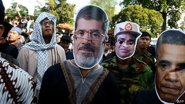 تعرضت الولايات المتحدة لانتقادات من جميع أطراف الأزمة في مصر