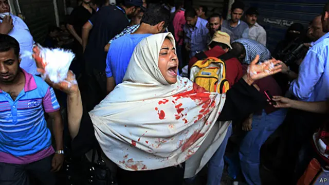 Жінка оплакує загиблих