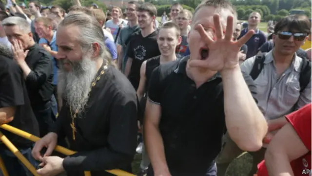  خصومت با همجنسگرایان در بین روس های مسیحی ارتدوکس و مسلمانان محافظه کار دیده می شود