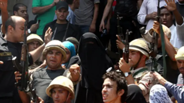 خرج معظم المحتجين من المسجد