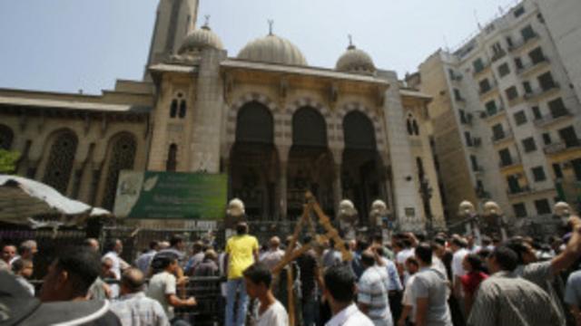 شهد ميدان رمسيس ومسجد الفتح اشتباكات عنيفة بين انصار الإخوان ومجلس الأمن
