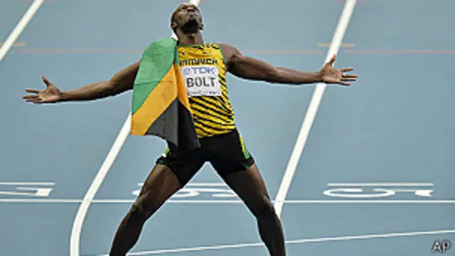 بولت قطع السباق في زمن قدره 19.66 ثانية