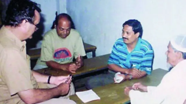 मार्क टली और बीबीसी के बांग्लादेश संवाददाता अतौस समाद 