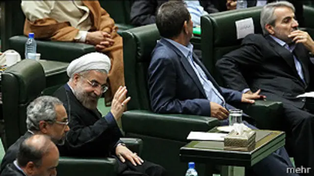 معاونان آقای روحانی از کسری بودجه هنگفتی در بودجه امسال خبر داده اند