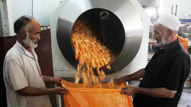 عدم حمایت دولت افغانستان از صنایع، سرمایه گذاران را در این شهرک با مشکل رو به رو ساخته است.