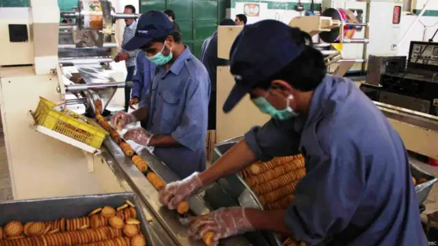 آنها هشدار می‌دهند اگر دولت از آنها حمایت نکند، کارخانه‌های بیشتری بسته خواهد شد.