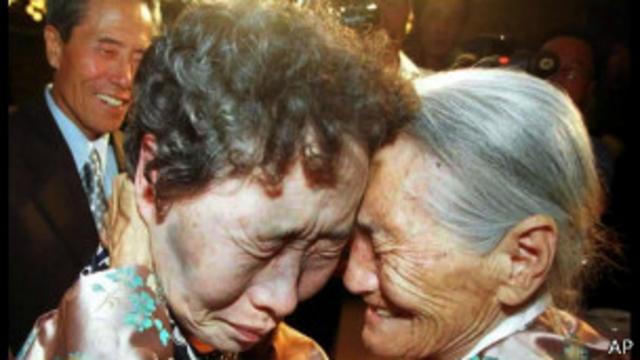 Встреча двух сестер, разлученных Корейской войной