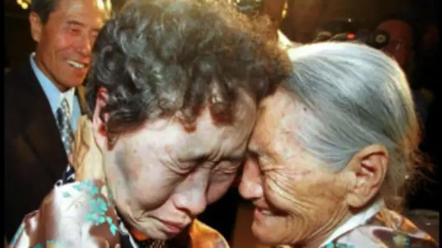 युद्ध के कारण बिखरे हजारों परिवार अपनों से मिलने के लिए दशकों से इंतजार कर रहे हैं. 