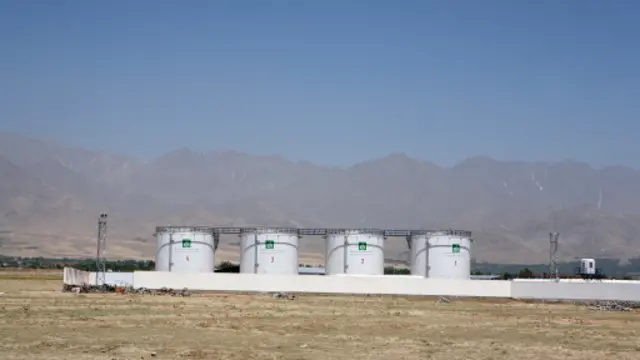 مخازن نفط تابعة لشركة النفط الوطنية الأفغانية