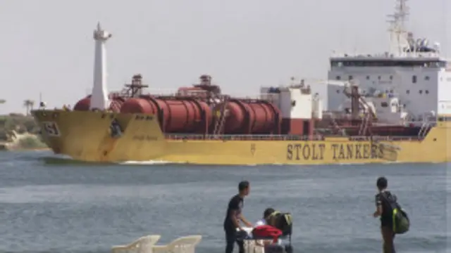 Erdagi xizmatchi va divanda belbogli bekasining porno videolari