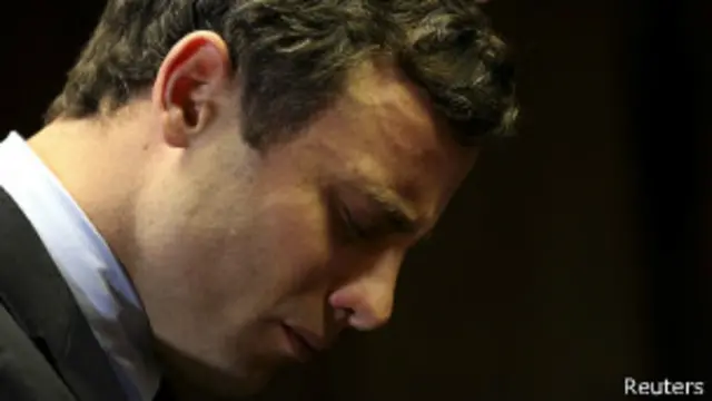 ينكر اللاعب الأوليمبي تهمة قتل صديقته عمدا. 