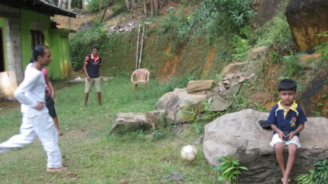 නිමල් සමන්ත සිය ගමේදී 