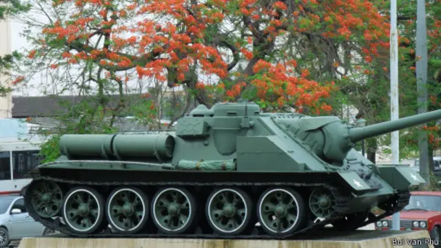 Hoa Phượng đỏ ở bảo tàng Cách mạng