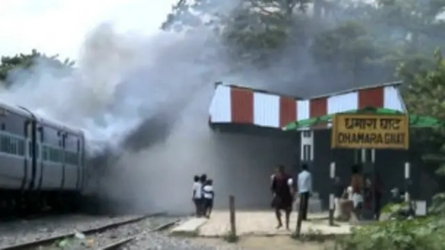 比哈尔邦的首席部长库马尔对这一惨案表示悲痛，并下令官员立即赶往现场。