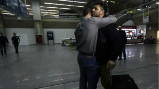 ڈیوڈ میرانڈا کے مطابق حکام نے ان کا کمپیوٹر، ویڈیو گیمز، موبائل فون اور میموری کارڈ لے لیے ہیں