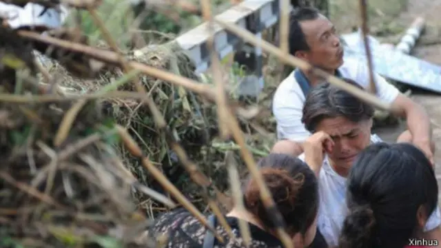 辽宁抚顺，在洪水中失去亲人的灾民悲痛欲绝（2013/08/17）