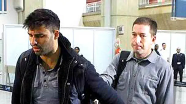 David Miranda junto a Glenn Greenwald en Rio de Janeiro