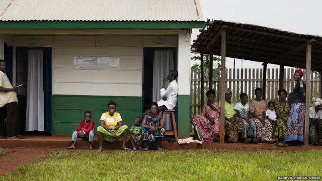 कार में ज़िंदगी के लिए संघर्ष