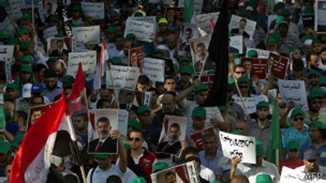 اخوان المسلمین کے حامیوں نے بڑے پیمانے پر اپنی سٹریٹ پاور کا مظاہرہ کیا ہے