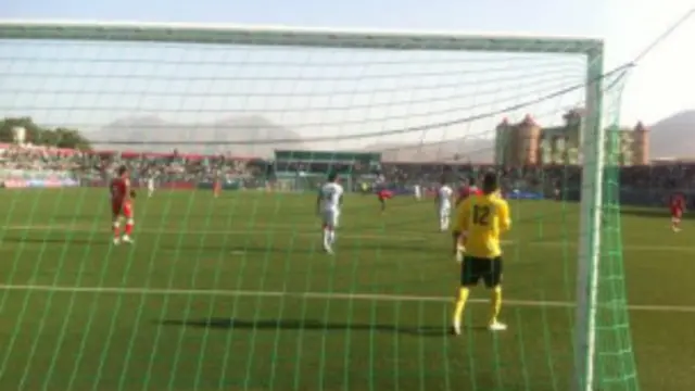 تماشاچیان په دې نظر دي، چې د لوبې ګټل مهم نه دي، بلکې د دواړو هېوادونو د دوستانه اړیکو او فوټبال راتلونکو سیالیو غوړېدا مهمه ده.