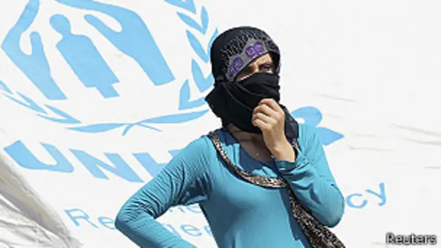 يسعى اللاجئون السوريون الى مغادرة مصر