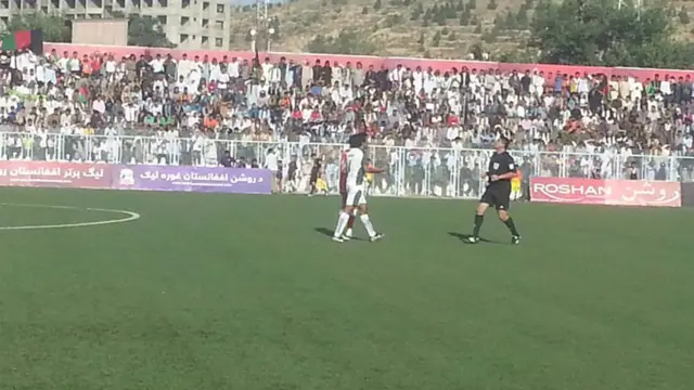 افغانستان کا فٹبال کی درجہ بندی میں ایک سو انتالیسواں اور پاکستان کا ایک سو اڑسٹھواں نمبر ہے