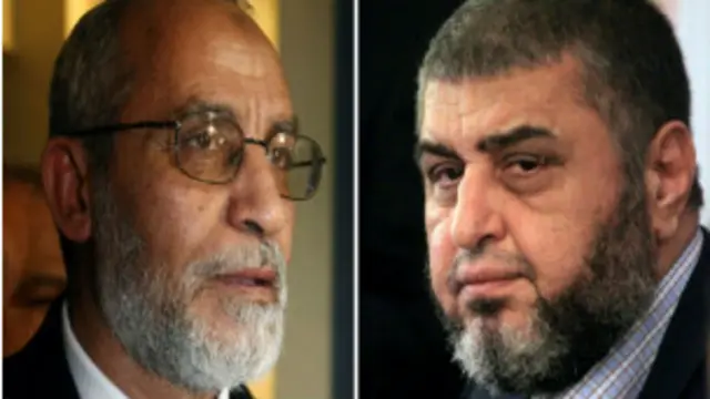 Муҳаммаб Бадие (чапда) ҳибсга олиниши ортидан "Мусулмон биродарлар" ҳаракат сифатида қолишга уринаётган зудлик билан Маҳмуд Иззатни раҳбар этиб тайинлади