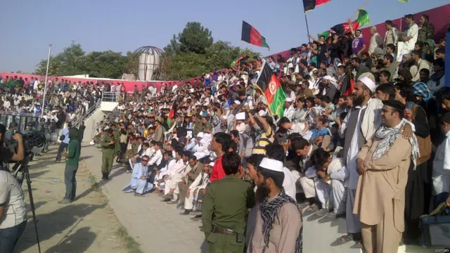 یہ میچ افغانستان فٹبال فیڈریشن کے سٹیڈیم میں کھیلا گیا جہاں ایک وقت میں چھ ہزار لوگوں کے بیٹھنے کی گنجائش ہے