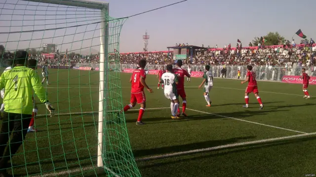 دس سال کے بعد پہلی بار بین الاقوامی فٹبال میچ میں افغانستان نے پاکستان کو صفر کے مقابلے میں تین گول سے شکست دے دی۔