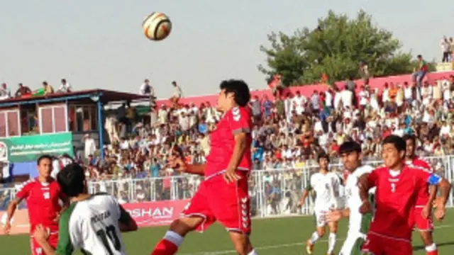 که څه هم د دې سيالۍ وخت څلور دقيقې وغځول شو، خو پاکستانۍ لوبډله د ګول په وهلو بريالۍ نه شوه.
