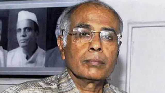 नरेन्द्र दाभोलकर समाज से अंधविश्वासों को ख़त्म करने के लिए के लिए काम कर रहे थे.