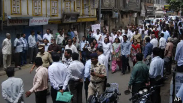 नरेन्द्र दाभोलकर की हत्या से पुणे शहर के लोगों में काफी गुस्सा है.