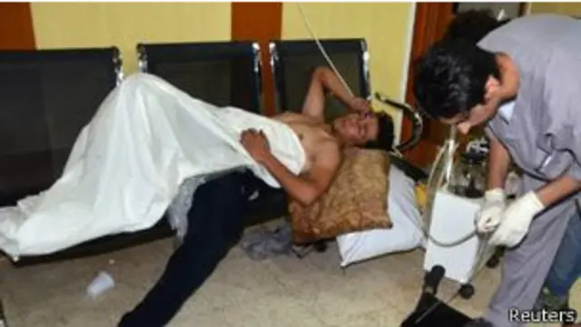 La oposición subió a internet imágenes de hospitales improvisados que tratan a los heridos.