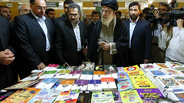 سال ۱۳۹۰ آیت الله علی خامنه ای گفت که نمی‌توان بازار کتاب را آزاد گذاشت تا کتاب‌های "مضر" وارد جامعه شوند