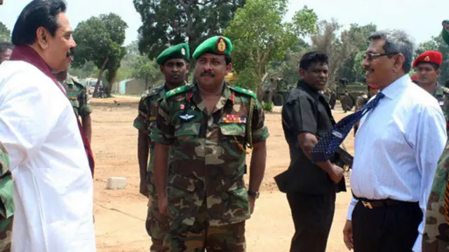 ගෝඨාභය සහ හිටපු ජනාධිපතිවරයා යුද නිලධාරීන් හමු වූ මොහොතක් 