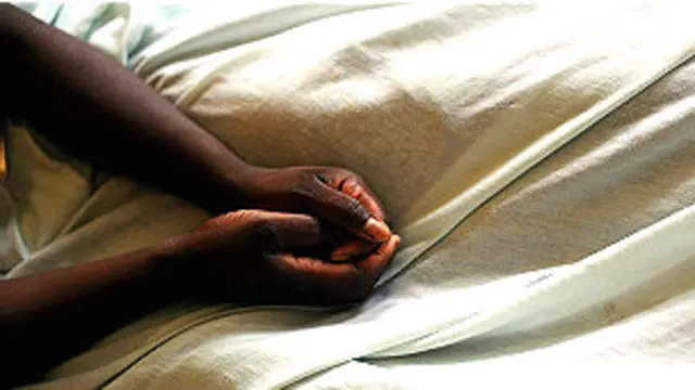 जानकार कहते हैं कि बलात्कार पीड़ितों को राहत दिलाने के लिए प्रावधान तो बहुत हैं लेकिन उनको अमल में लाना मुश्किल होता है.