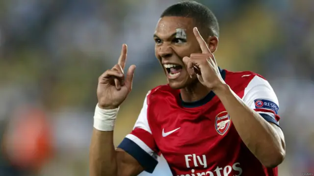 Maçın ilk golünü atan Arsenalli Gibbs'in sevinci...