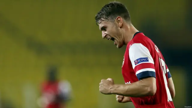 Arsenalli Ramsey, maçın ikinci golünü atışını kutluyor. 