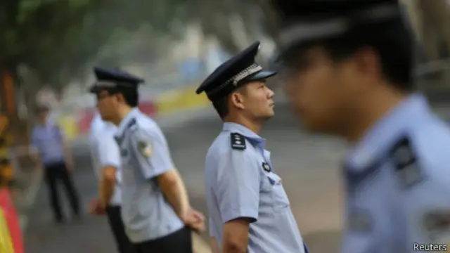 济南中院外的警察