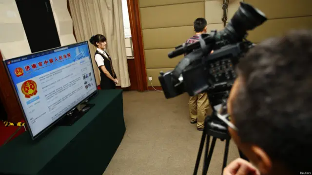 济南中院对薄熙来案庭审进行了微博直播（22/08/2013）