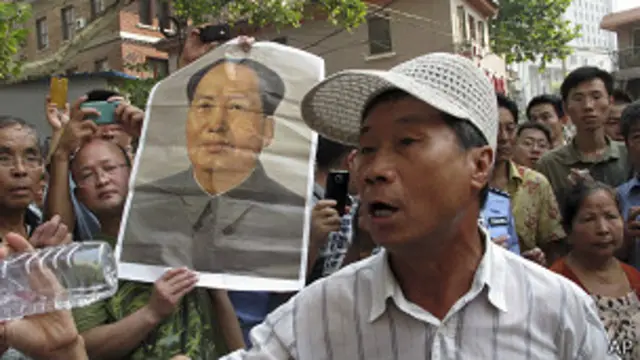 Сторонники Бо Силая у здания суда