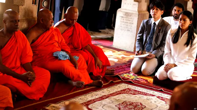 श्रीलंका में बौद्ध धार्मिक उत्सव का आयोजन