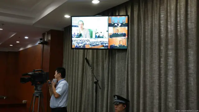 薄熙来在济南中院出庭受审（22/08/2013）